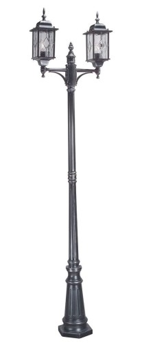 Lampa zewnętrzna, stojąca, w kolorze srebrno-czarnym, o wysokości 228,5 cm i szerokości 57 cm. Produkt ma dwa szklane klosze w kształcie heksagonu, osadzone na metalowym słupku z dekoracyjną podstawą. Stoi na jednolitym tle.