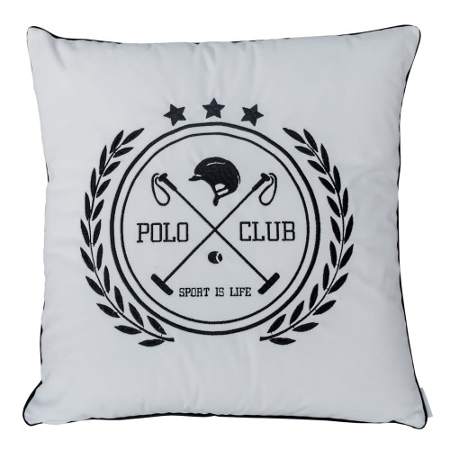 Biała poduszka dekoracyjna Polo Club z czarnym haftem: okrągły wzór z napisem, kijem polo i hełmem. Kwadratowa, z czarnym obszyciem, leży na płaskiej powierzchni.