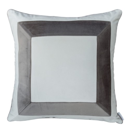 Poduszka Classic Collection II z wypełnieniem, w kolorze białym z szarym, o prostokątnym kształcie. Zewnętrzna część wykonana z miękkiego materiału, z eleganckim, kontrastującym obrzeżem. Stoi na płasko, bez widocznych napisów.