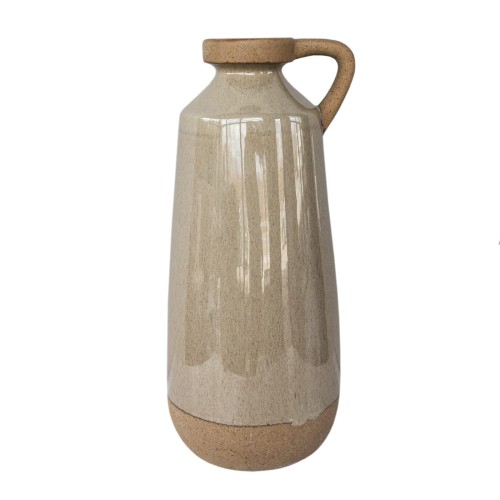 Wazon Louisa, wysokość 41 cm, ceramiczny, o gładkiej, błyszczącej powierzchni w odcieniach jasnobeżowych. Stojący, z charakterystycznym uchwytem oraz matowym, jasno-brązowym dolnym fragmentem. W tle neutralne, białe, aby uwydatnić produkt.
