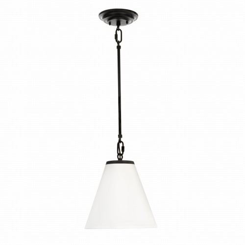 Czarna lampa sufitowa o szerokości 25 cm, zawieszona na cienkim łańcuchu. Abażur w kształcie stożka z białego szkła, z metalowym wykończeniem. Prosty design, idealna do nowoczesnych wnętrz.