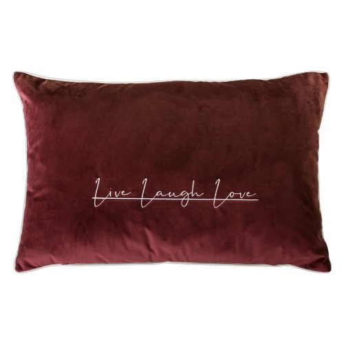 Poduszka prostokątna w kolorze burgundowym, pokryta miękkim materiałem z haftem Live Laugh Love w białym kolorze, umieszczonym na środku. Produkt leży płasko na białym tle.