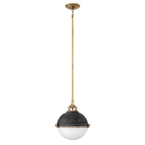 Lampa sufitowa Fletcher M z zawieszeniem; okrągła, czarna metalowa osłona z białym kloszem. Wysoka, złota podstawa z detalami dekoracyjnymi. Zawieszona na długim, prostym przewodzie. Idealna do nowoczesnych wnętrz.