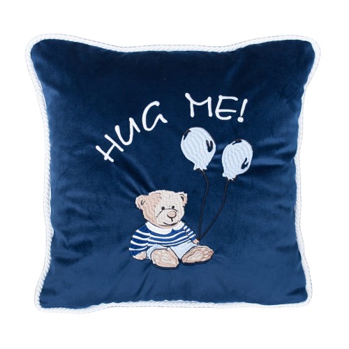 Granatowa, kwadratowa poduszka z haftem misia trzymającego balony i białym napisem HUG ME!, otoczona białą lamówką. Miękki materiał, idealna do pokoju dziecięcego.