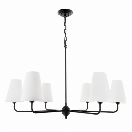 Czarny żyrandol Clas o średnicy 100 cm z sześcioma białymi abażurami. Posiada czarną metalową podstawę i łańcuch mocujący. Wiszący, elegancki design, idealny do nowoczesnych wnętrz. Tło białe, co podkreśla kontrast kolorów.