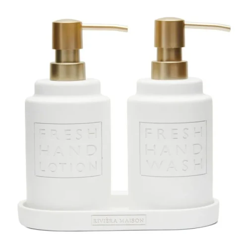 Zestaw Riviera Maison Fresh Soap & Lotion to dwie białe butelki z pompkami: Fresh Hand Lotion i Fresh Hand Wash, osadzone na białej podstawie, z eleganckimi złotymi detalami na pompkach.