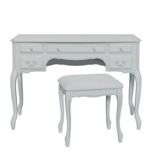 Szara toaletka Provencale Laura Ashley z czterema szufladami, zaokrąglonymi nogami i miękkim taboretem. Minimalistyczna, stylowa, frontalne ujęcie, idealna do nowoczesnych wnętrz.