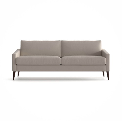 Sofa Alfred 3-osobowa w stylu skandynawskim, beżowa tapicerka, wymiary 200x92x82 cm, z poduszkami, niskimi bokami i ciemnymi drewnianymi nóżkami, na białym tle.