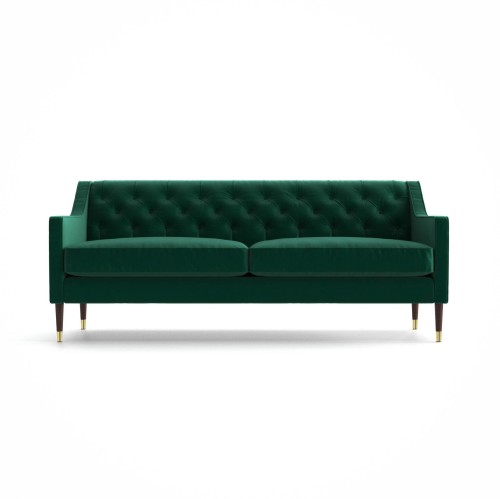 Elegancka, pikowana sofa 2,5-osobowa w intensywnym, ciemnozielonym kolorze. Wymiary: 192x80x78 cm. WYGODNE siedzisko z miękkim wypełnieniem. Stojąca na drewnianych nogach o złotych detalach. Frontalne ujęcie, na jednolitym białym tle.
