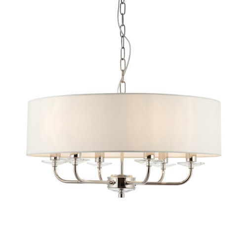 Lampa sufitowa wisząca Nixon w kolorze niklowanym z białym kloszem o średnicy 30 cm; sześć metalowych ramion trzymających diamentowe uchwyty na żarówki; zawieszona na łańcuchu w minimalistycznym, nowoczesnym stylu.