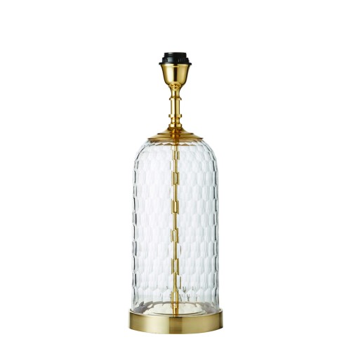 Lampa stołowa Wistow z mosiężnym wykończeniem, szklana, wysokość 45 cm. Przezroczysta, teksturowana podstawa w kształcie cylinderka z detalami heksagonalnymi, zamontowany klosz na górze. Produkt frontalnie, na jednolitym tle.