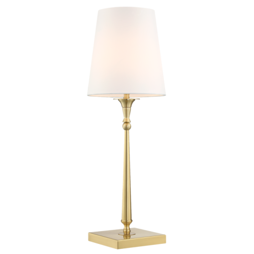 Stylowa lampa stołowa Fresco w kolorze szczotkowanego mosiądzu, o wysokości 58 cm i szerokości 22 cm. Posiada prostą podstawę oraz biały klosz, emitujący miękkie światło. Ujęcie z przodu, produkt stojący na jednolitym tle.