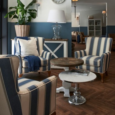 Fotel Tapicerowany w Stylu Hamptons Cavendish Niebieskie Pasy Riviera Maison 3