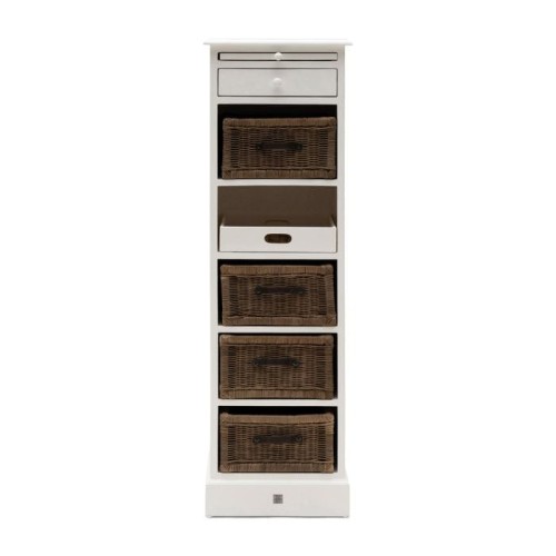 Wąska komoda Rangez & Plus Riviera Maison w stylu Hamptons, 41x40x135 cm, białe drewno, 5 brązowych plecionych koszy, 1 szuflada i otwarta półka na prostym tle.