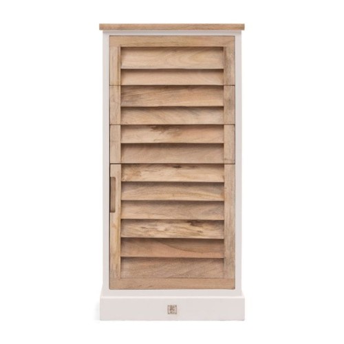 Komoda Pacifica S Riviera Maison w kolorze naturalnego drewna, z białymi bokami, z sześcioma poziomymi panelami i jedną szufladą. Stoi w pozycji pionowej. Górna część o gładkiej powierzchni. Widoczna metalowa rączka. Wymiary: 55x35x115 cm.