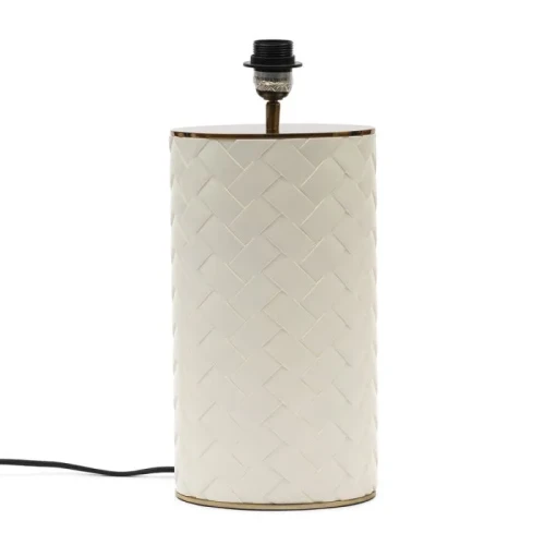 Biała lampa stołowa Alberdina o wysokości 46 cm, wykonana z plecionego materiału, cylindryczny kształt. Widoczny gwint na żarówkę u góry, czarny kabel. Produkt prezentowany frontalnie na białym tle.