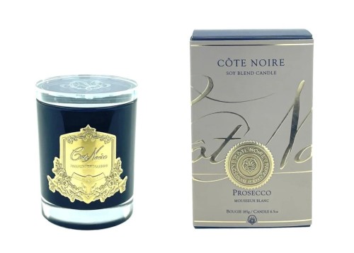 Sojowa świeca zapachowa Prosecco Gold 185g w eleganckim, ciemnoniebieskim słoju z przezroczystą pokrywką. Na froncie widoczna złota etykieta z logo Côte Noire oraz nazwą produktu. Słoik stojący, na białym tle.