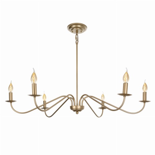Żyrandol w stylu modern classic, złoty, o średnicy 97 cm. Posiada sześć ramion z klasycznymi, cylindrycznymi uchwytami na żarówki. Produkt wiszący, z gładkimi kształtami i elegancką, minimalistyczną formą. Tło białe.