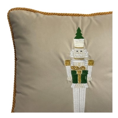 Poduszka Haftowana Dekoracyjna Dziadek Świąteczny - Różne Kolory Tkanin 3