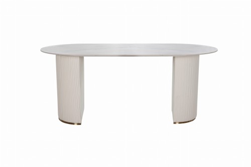 Stół Modig w kolorze białym z owalnym blatem, wymiary 180x90x75 cm, z detalami poziomych rowków na nogach. Stół ustawiony frontalnie na białym tle, z widocznymi dekoracyjnymi złotymi akcentami na podstawie.