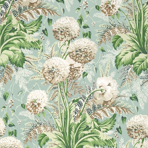Tapeta Thibaut Anna French DAHLIA w odcieniach zieleni i naturalnych beżów, z motywem dużych, okrągłych kwiatów i liści. Frontalne ujęcie, materiał tekstylny o matowej fakturze, na jednolitym tle. Wzór roślinny w stylu vintage.
