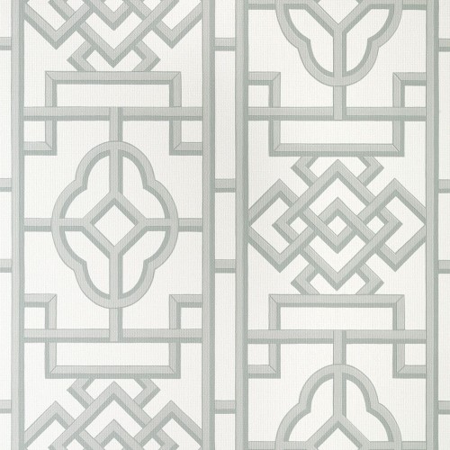 Tapeta Thibaut Anna French GATEWAY w odcieniu szaro-beżowym, przedstawiająca geometryczny wzór w stylu art deco. Ujęcie frontalne, z bliska, ukazujące detale tekstury i układu linii oraz kształtów. Tło jasne, jednolite, podkreślające wzór.