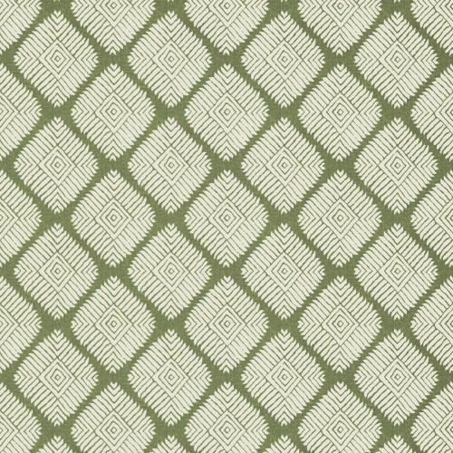 Tapeta Thibaut Anna French AUSTIN DIAMOND w kolorze zielonym z białymi, geometrycznymi wzorami w kształcie rombów oraz liści. Materiał teksturowany, przedstawiony na jasnym tle, z widocznym wzorem w szczegółowym ujęciu.
