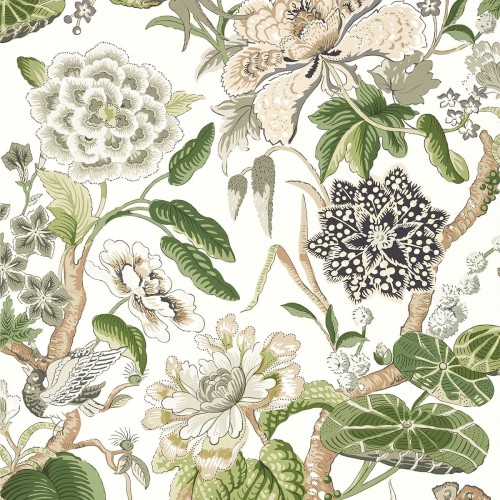 Tapeta Thibaut Anna French HILL GARDEN z zielono-białym motywem kwiatowym na jasnym tle, z delikatnymi kwiatami i liśćmi, podkreślająca elegancję i detale wzoru.