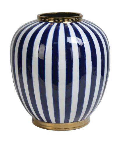 Wazon Stripes o wysokości 30 cm, ceramiczny, o okrągłym kształcie. Wykończony w biało-granatowe pionowe paski. Złota obręcz wokół górnej krawędzi, stojący na płaskiej podstawie. Produkt na jednolitym tle.