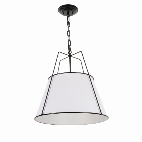 Lampa sufitowa w stylu modern farmhouse w kolorze czarnym z białym kloszem, zawieszona na metalowym łańcuchu. Otwarta od dołu, o wymiarach 40x40x100 cm, pokazana z góry, z wyraźnym kształtem stożka, w minimalistycznym otoczeniu.