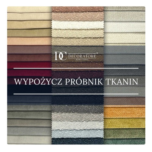 Zestaw próbek tkanin w różnych kolorach, w tym beżowym, brązowym, czerwonym i szarym. Produkt ułożony poziomo na prostym tle z wyraźnym napisem WYPÓŻYCZ PRÓBNIK TKANIN. Tekstura tkanin jest widoczna, co podkreśla ich różnorodność.
