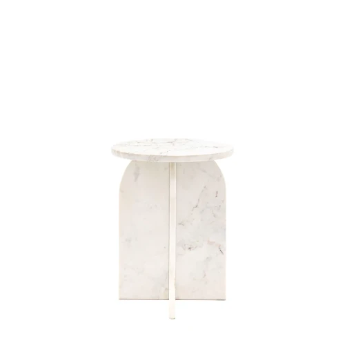 Biały stolik pomocniczy Marble White o okrągłym blacie i prostokątnej podstawie, wykonany z marmuru. Produkt stoi w pozycji pionowej, prezentując minimalistyczny design na jednolitym tle. Wymiary: 40x40x50 cm.
