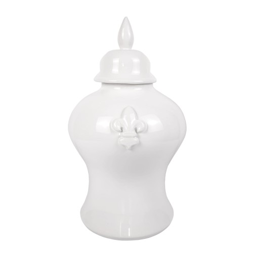 Waza Amfora Ceramiczna Lily w kolorze białym, o wysokości 52 cm, z eleganckim pokrywką. Kształt o zaokrąglonym dnie i smukłej górze, z detalem w postaci wzoru fleur-de-lis na frontowej części. Zdjęcie wykonane frontalnie.
