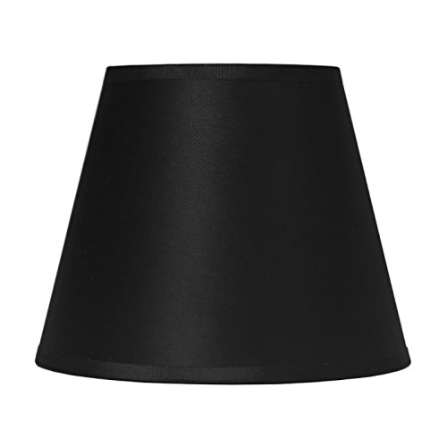 Abażur Chic w kolorze czarnym, o wymiarach 20x15x13 cm. Produkt przedstawiony w ujęciu frontalnym, o stożkowym kształcie i matowej fakturze. Idealny do aranżacji wnętrz, na jednolitym tle, bez dodatkowych elementów dekoracyjnych.