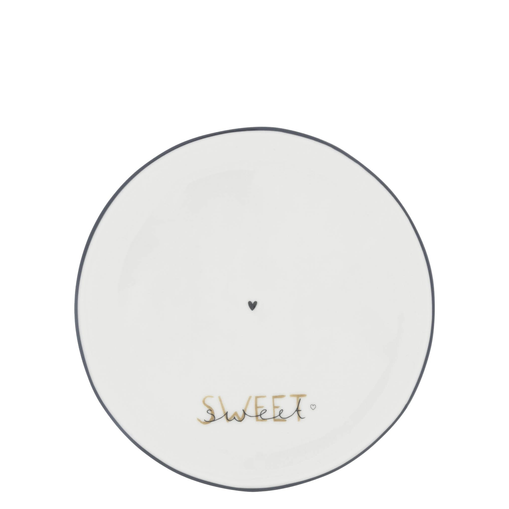 Talerz deserowy w kolorze białym, z cienką, ciemnoszaryą obwódką. Na środku widoczny napis SWEET w złotym kolorze oraz małe serce. Produkt leży płasko na jasnym tle, co podkreśla jego prostą, elegancką formę.
