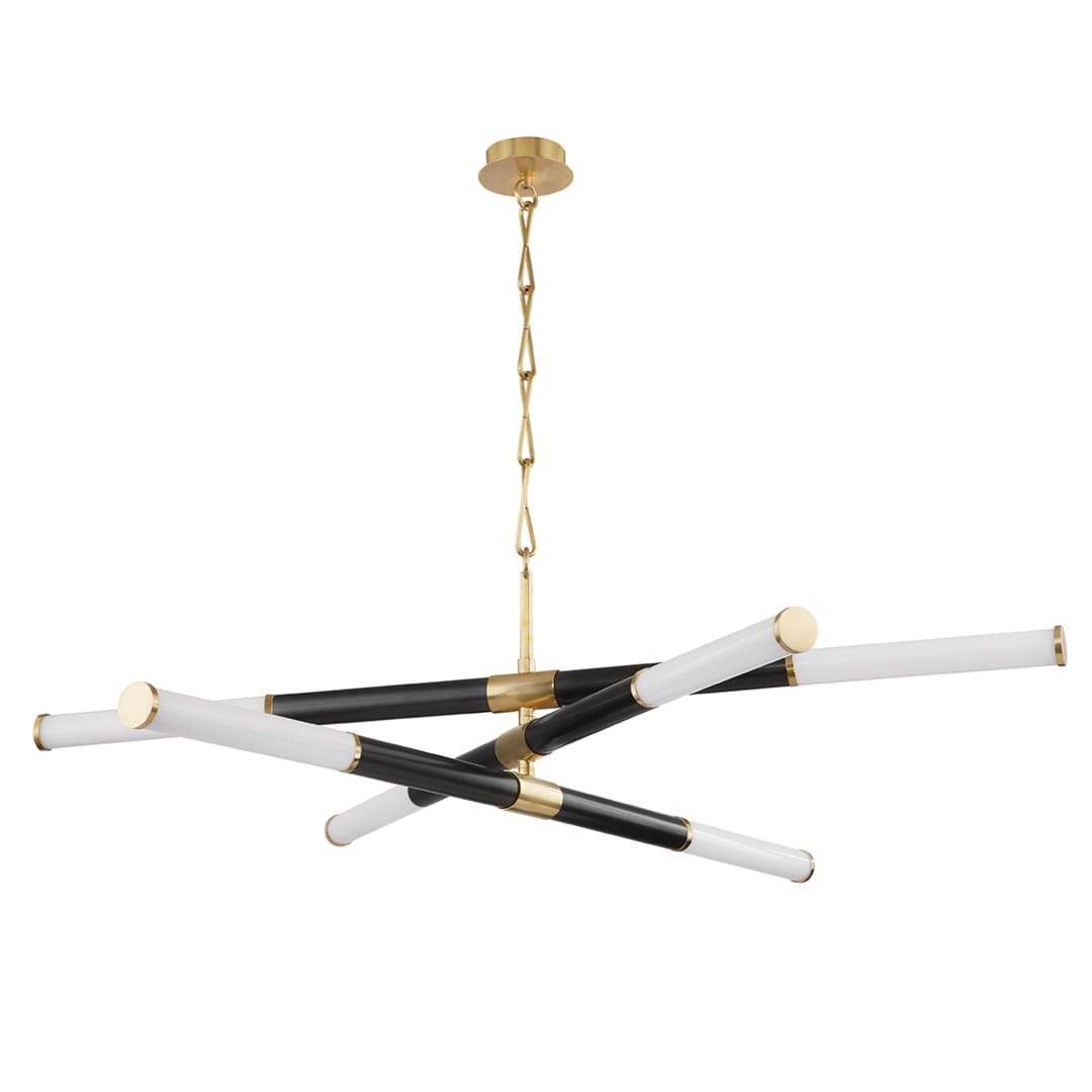 Designerska lampa sufitowa Huntington z metalowymi elementami w kolorze złotym, czarnymi i białymi abażurami. Produkt wiszący, z tegoż kątem ujęcia pokazano całość lampy w detalach, z uporządkowanym wzorem ramion. Tło jednolite.