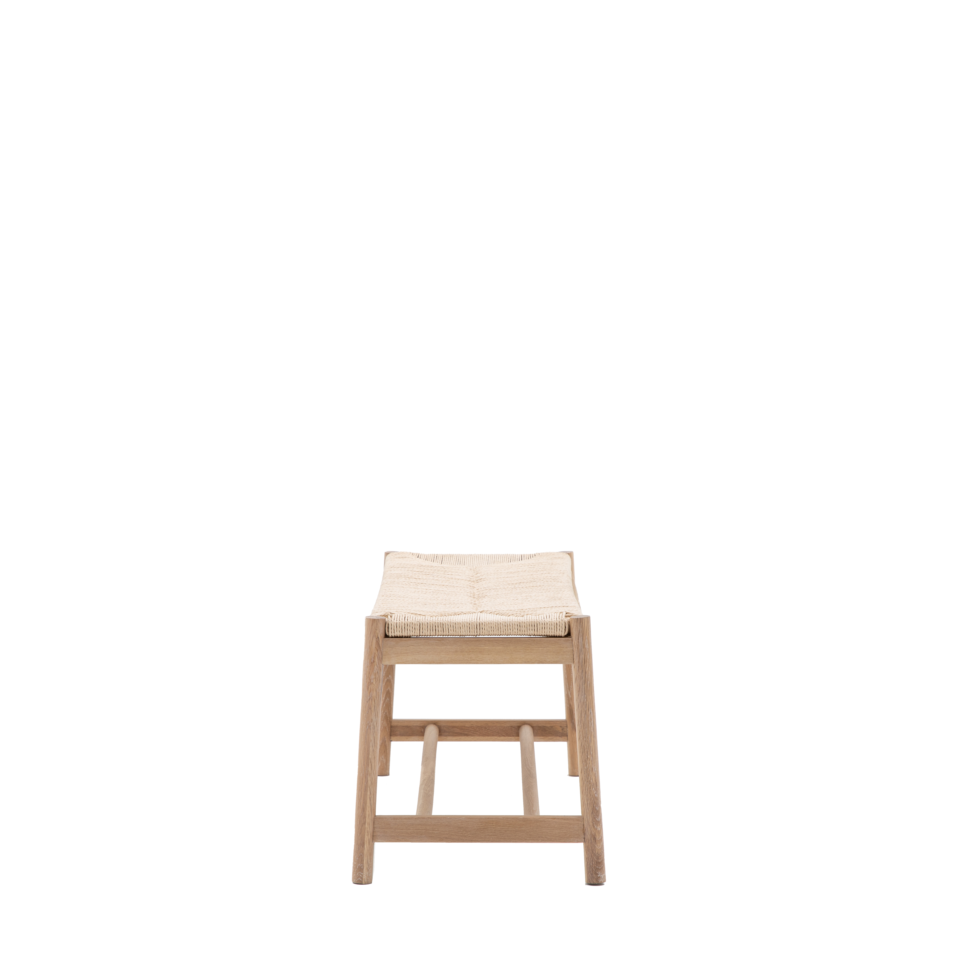 Drewniana ławka pleciona Eton w kolorze beżowym, o wymiarach 110x44x45 cm. Produkt widoczny z przodu, z prostą, minimalistyczną konstrukcją, podparciem i siedziskiem z plecionej tkaniny.