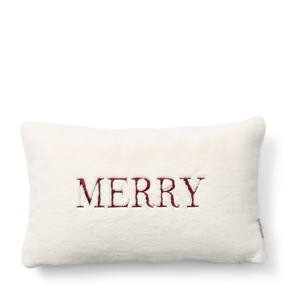 Poszewka w kształcie prostokąta o wymiarach 50x30 cm, w kolorze białym, wykonana z miękkiego materiału. Na powierzchni widoczny napis MERRY w bordowym kolorze. Produkt leży na jednolitym tle.