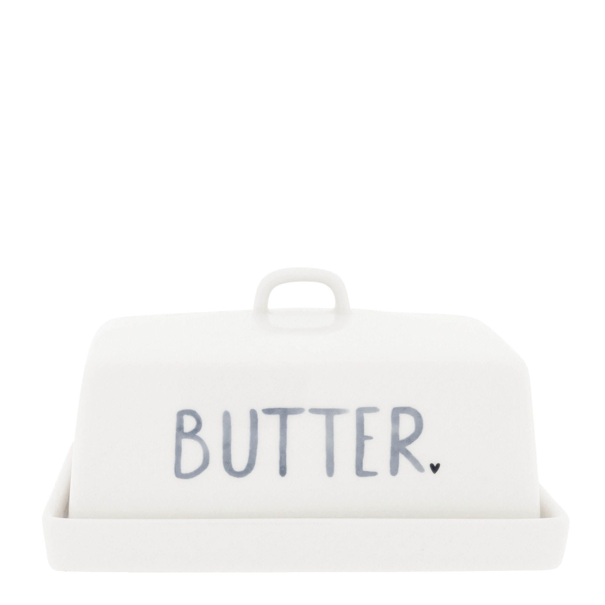 Maselniczka w kolorze białym z pokrywką, z napisem BUTTER w niebieskim kolorze. Produkt stoi na prostokątnej podstawie, z uchwytem na pokrywce. Prosty, elegancki design, idealny do serwowania masła.