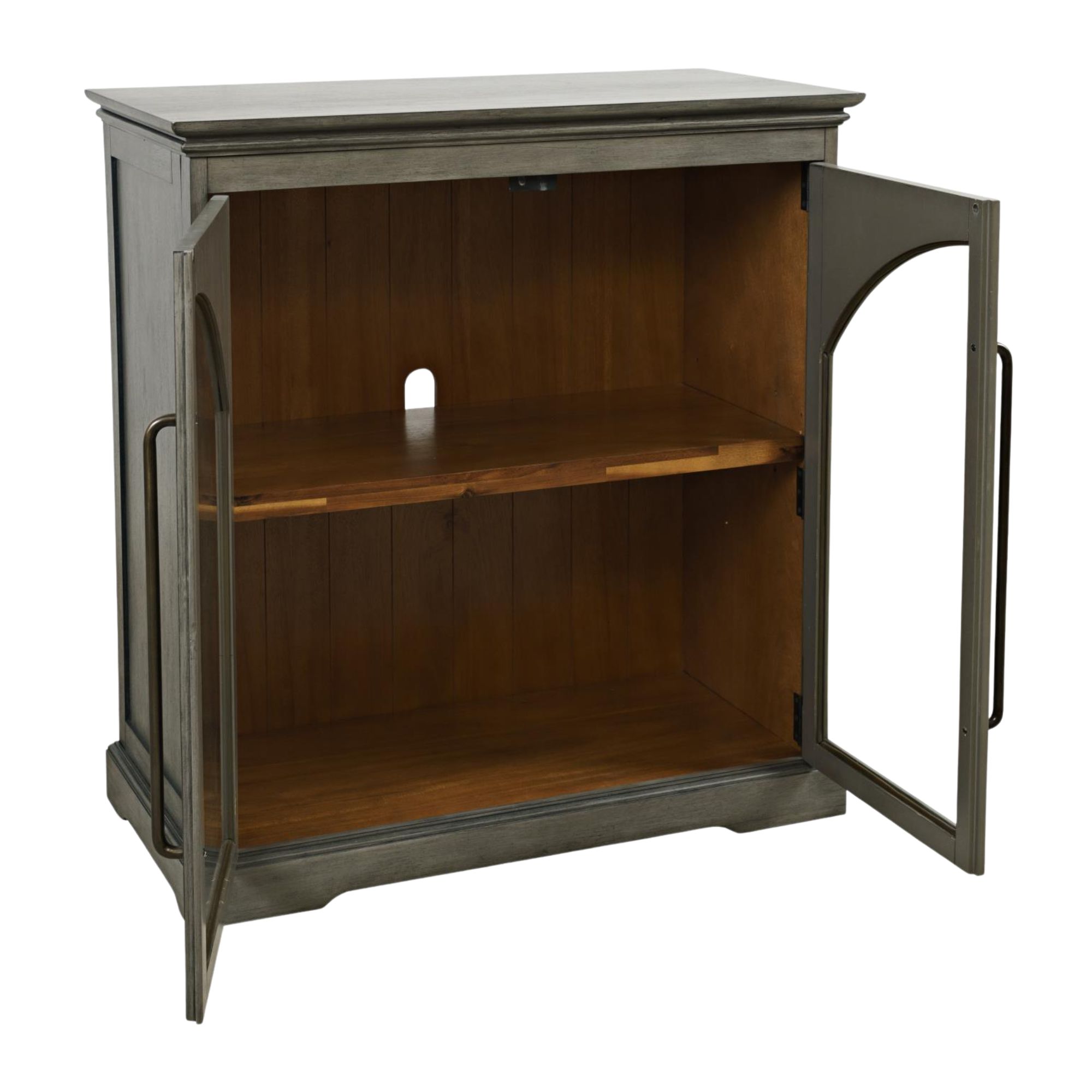 Komoda Avola w kolorze szaro-oliwkowym, o wymiarach 84 cm, z dwoma otwieranymi drzwiami. Wnętrze drewniane, z jedną półką. Ujęcie frontalne, produkt stojący. Stylowe uchwyty w kolorze czarnym, prosta forma, na jasnym tle.