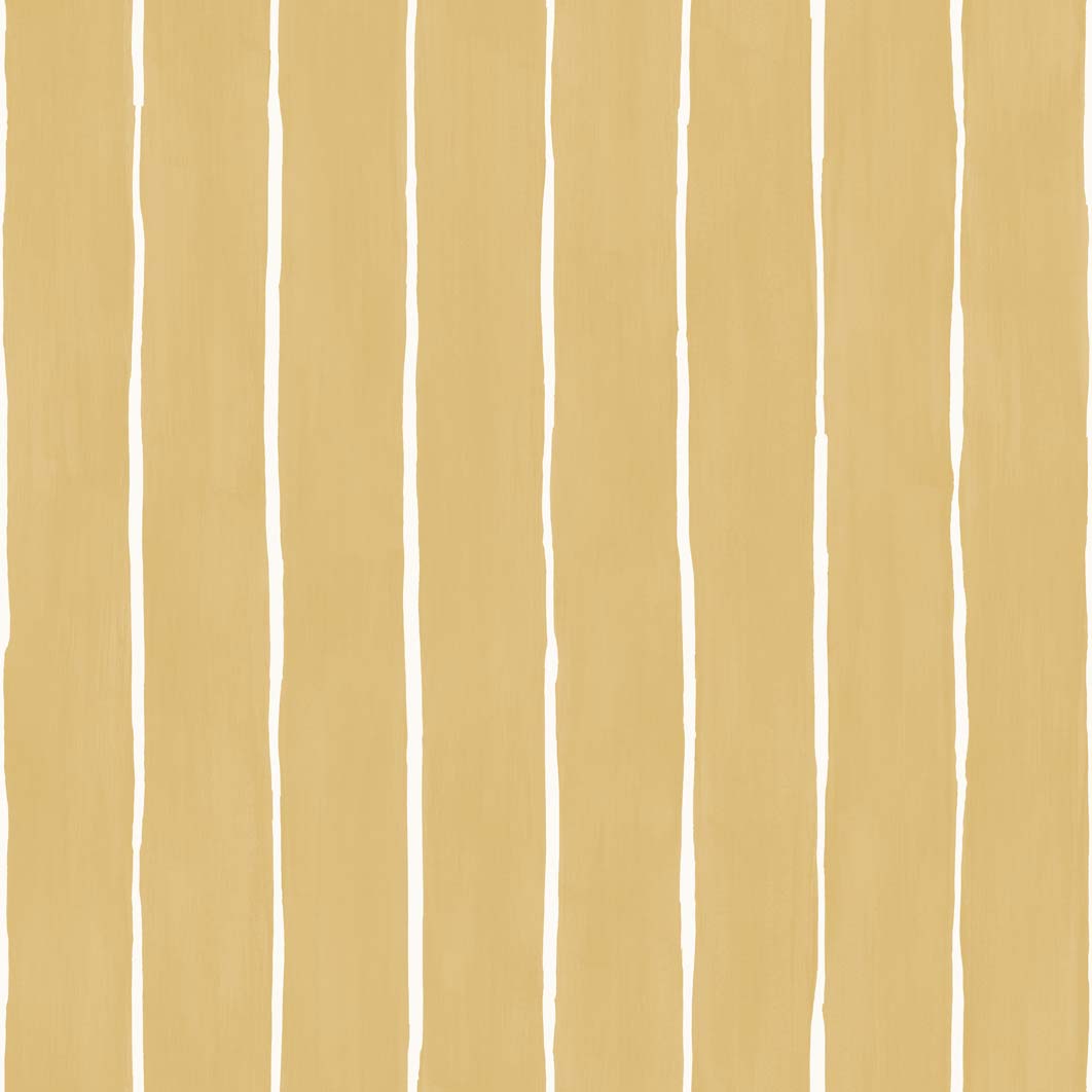 Tapeta Cole and Son Marquee Stripe w kolorze białym i musztardowym, ukazująca poziome, szerokie paski w ciepłej tonacji. Produkt przedstawiony na jednolitym tle, zbliżenie na wzór, wyraźnie ukazujące teksturę powierzchni i kontrastujące linie.