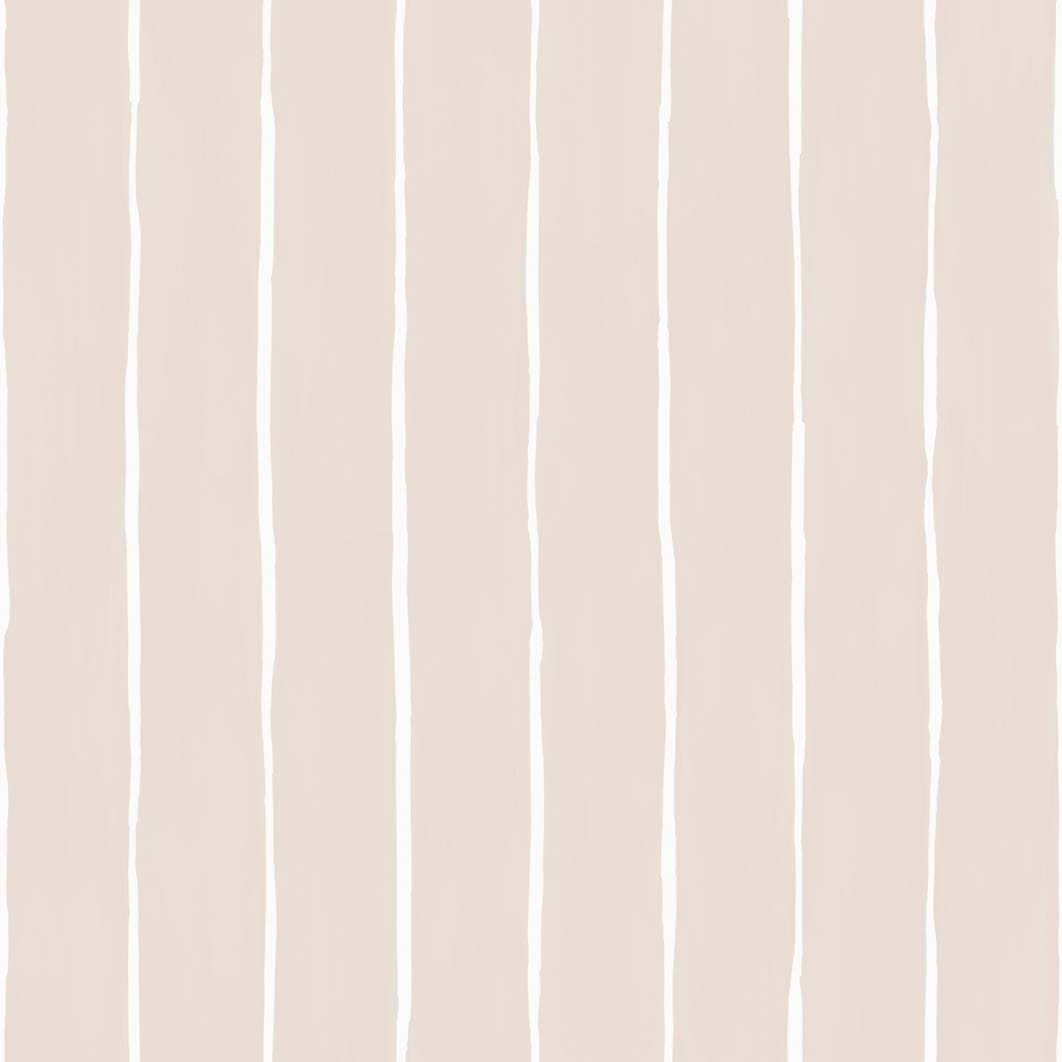Tapeta Cole and Son Marquee Stripe w kolorze białym i różowym, wzór składający się z pionowych, delikatnych pasków. Produkt przedstawiony frontalnie na jasnym tle, z wyraźnie widocznymi liniami o równym rozstawie.