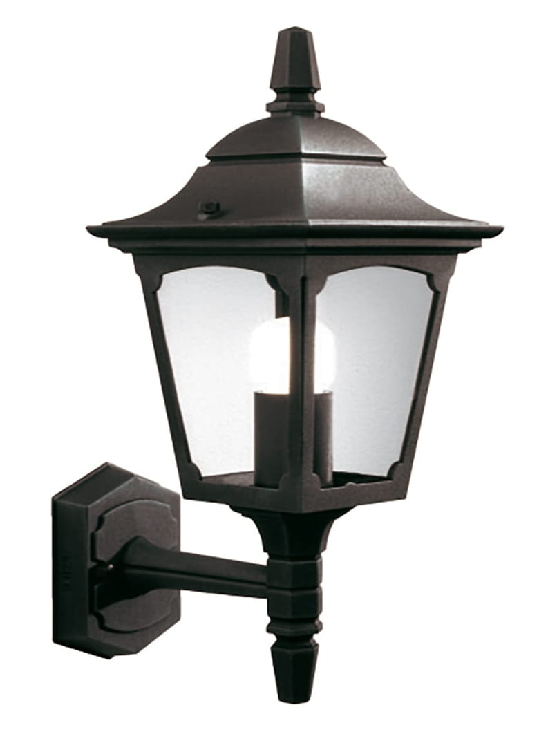Kinkiet zewnętrzny Chappy 2 w kolorze czarnym, o wysokości 38 cm i szerokości 17 cm. Produkt zamontowany na ścianie, z metalową obudową oraz przezroczystymi szybami. Ujęcie frontalne ukazuje klasyczny kształt i źródło światła wewnątrz.