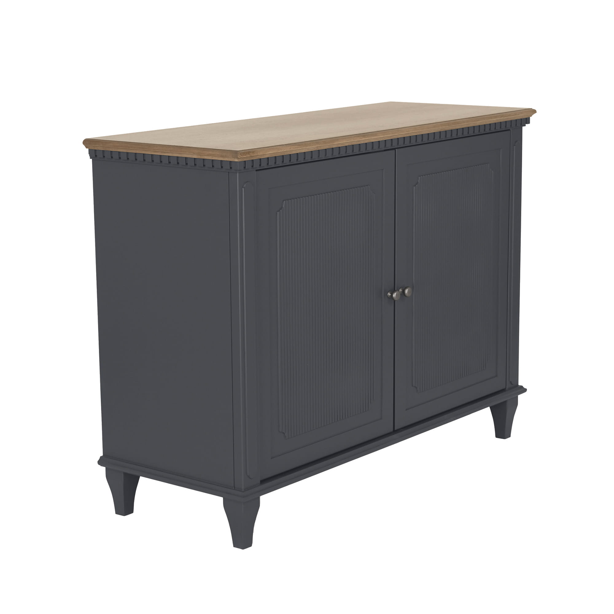 Komoda Hanover Laura Ashley w kolorze grafitowym, o wymiarach 110x43x82 cm, z fakturowanymi drzwiami. Produkt stojący, z drewnianym blatem. Zdobienia w postaci wpuszczonych wzorów. Dwa metalowe uchwyty przy drzwiach. Bez tła, na jednolitym tle.