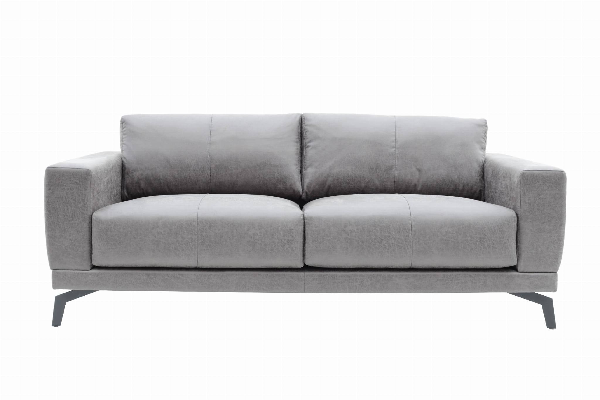 3,5-osobowa sofa Holm w jasnoszarym kolorze o gładkiej, teksturowanej powierzchni. Ujęcie frontalne, produkt stoi na lekko wysuniętych metalowych nogach. Widoczne dwa szerokie poduszki w oparciu, prostokątne ramiona, minimalistyczny design.