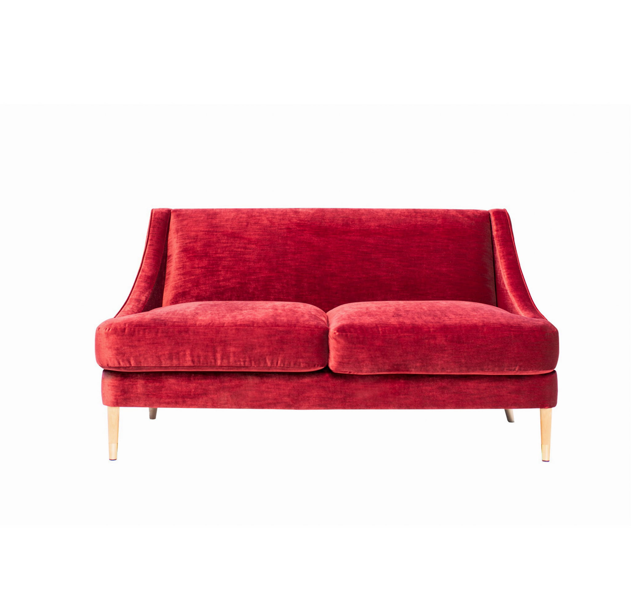 Dwuosobowa sofa Tuluza w kolorze czerwonym o matowej, teksturowanej powierzchni. Ujęcie frontalne, produkt stoi na drewnianych nogach, z wyraźnymi, miękkimi poduszkami. Styl nowojorski, wymiary 150x80x84 cm, dostępna w różnych opcjach tkaniny.
