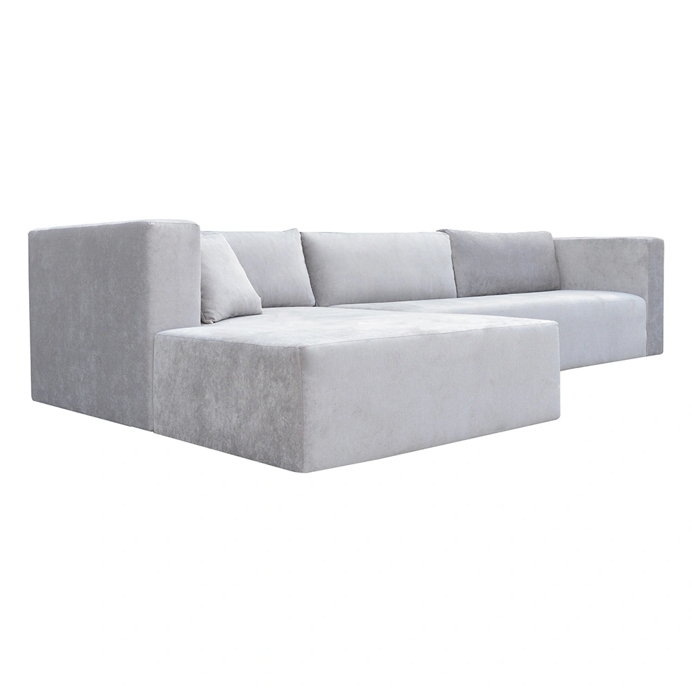 Stylowy narożnik z funkcją spania w jasnoszarym kolorze, o wymiarach 346x180x85 cm. Ujęcie frontalne, produkt rozłożony, z prostymi, minimalistycznymi liniami i miękkimi poduszkami. Tło białe, podkreślające formę mebla.